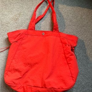 Lululemon side cinch shopper in Orange